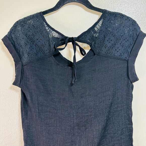 B-Wear Women's Textured Blouse Lace Neckline Cap Sleeves Size S Keyhole Tie Back - Picture 3 of 5
